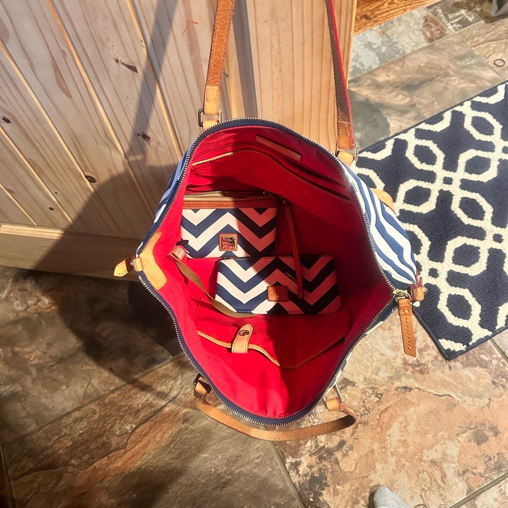 Dooney & Bourke Navy and White Chevron Tote set - Picture 14 of 14